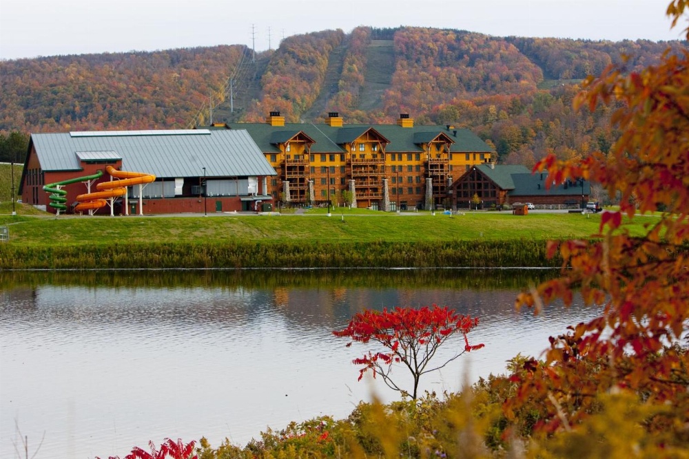 Hope Lake Lodge & Indoor Waterpark Main image